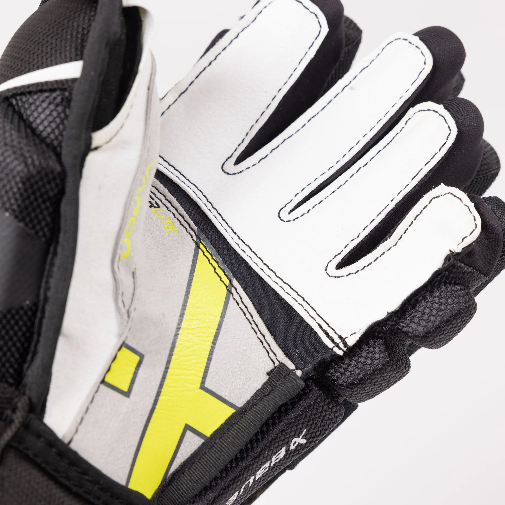 Bauer Vapor Hyperlite Junior Hockey Gloves