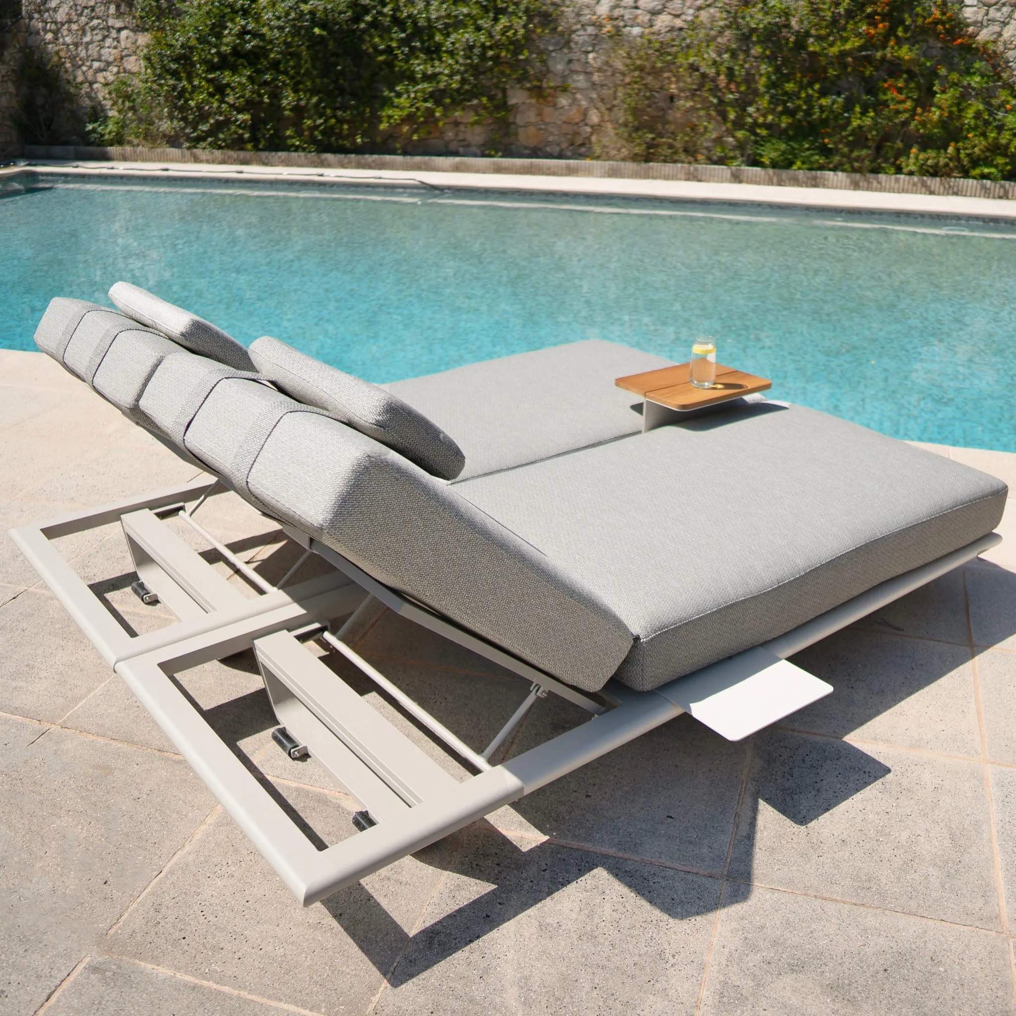 Hatia Double Sun Lounger with Side Table in Latte