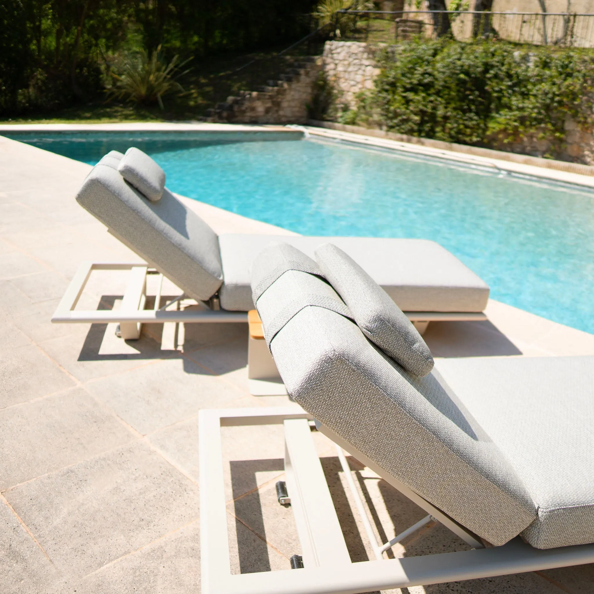 Hatia Single Sun Lounger with Side Table in Latte