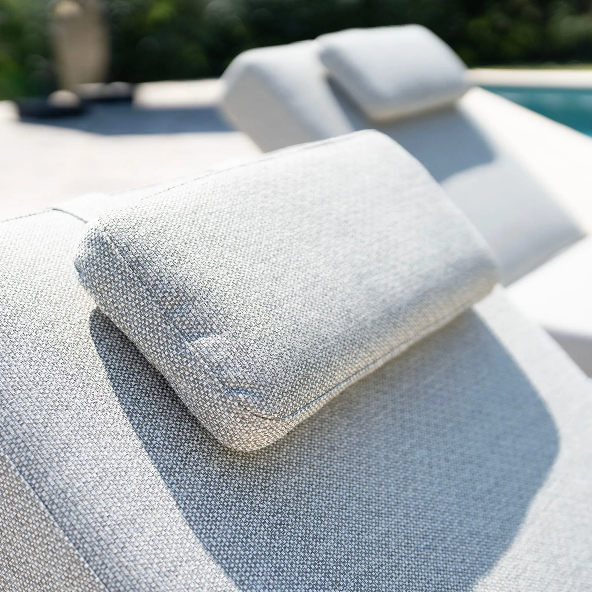 Hatia Single Sun Lounger with Side Table in Latte